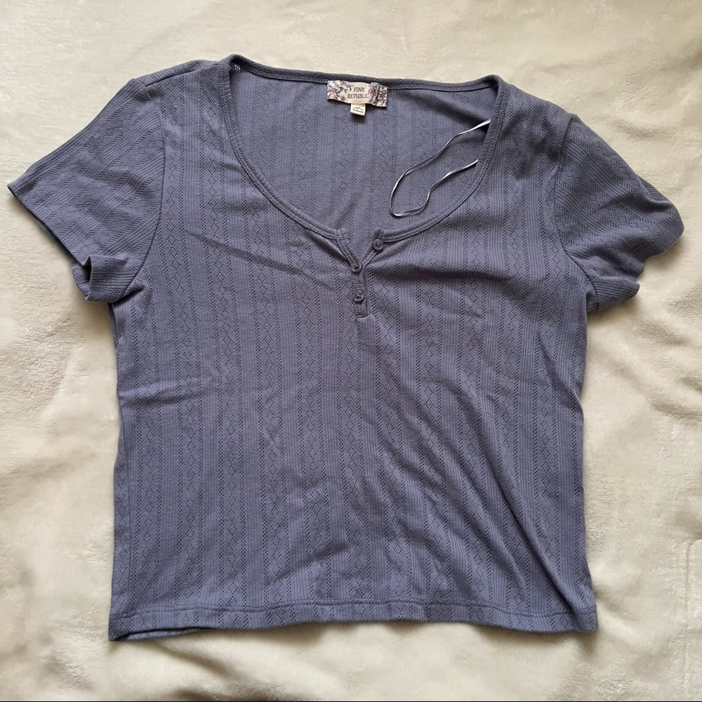 blue tshirt